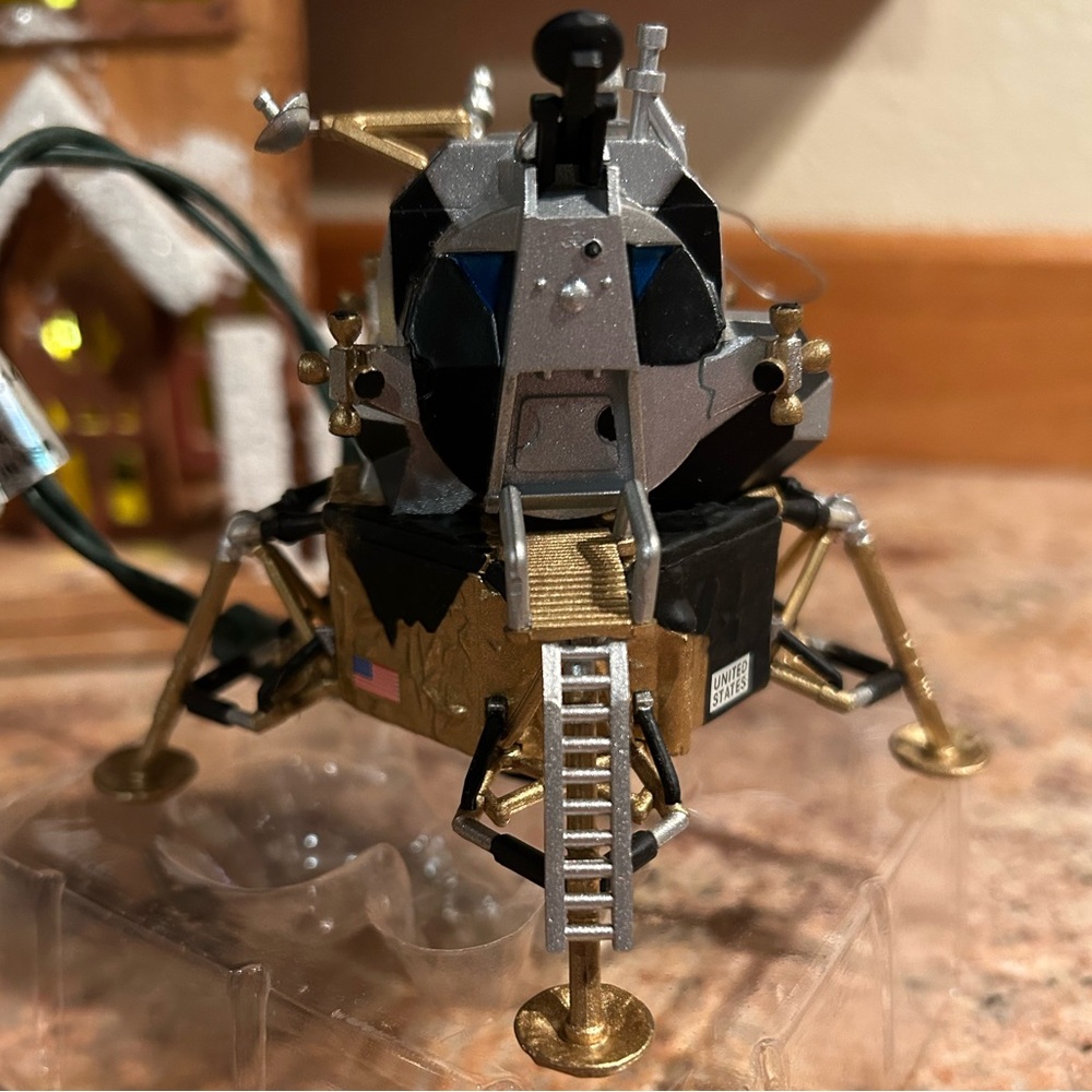 Hallmark 1998 Apollo Lunar Module #3 of Series Journeys Into Space Collection. - Picture 10 of 10